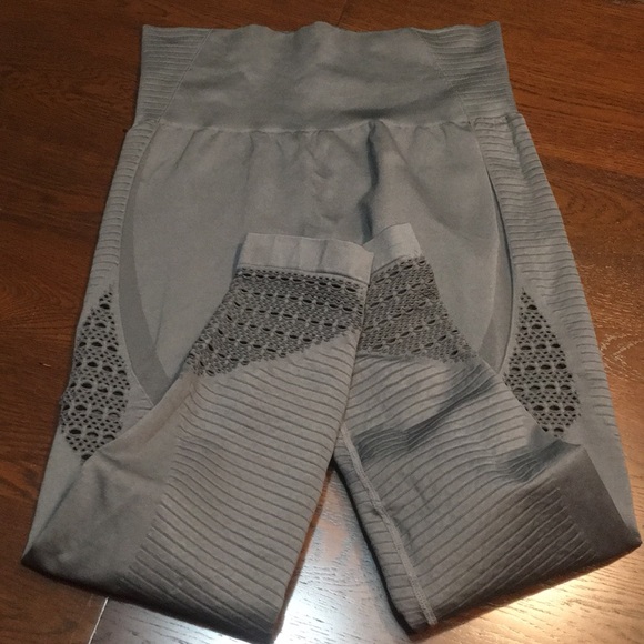 Gymshark Like Pants - Picture 2 of 4